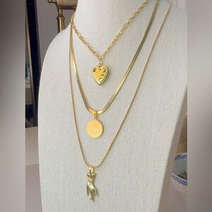 Three layer necklace set with locket! 18kt gold plated stainless steel chains ✨